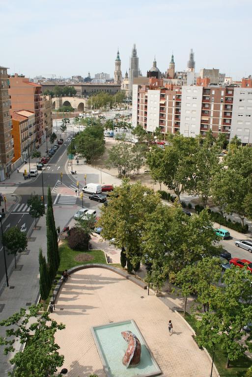 Hostal Puente De Piedra Zaragoza Exterior photo